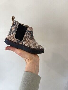 Freshly Picked Black Brown Animal Print Chelsea Boot Sneaker Toddler 7 Shoes